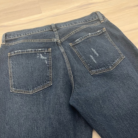 Women’s Old Navy Dark Wash Jeans - Picture 2 of 5
